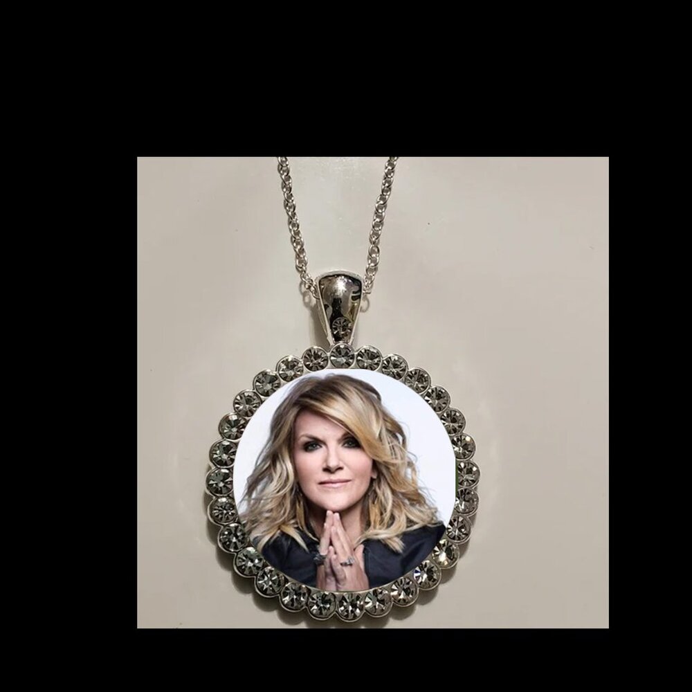 Trisha Yearwood  925 Silver necklace Rhinestones gift box